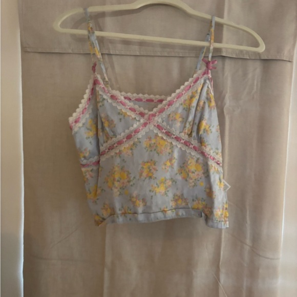 Adorable top - Picture 2 of 2